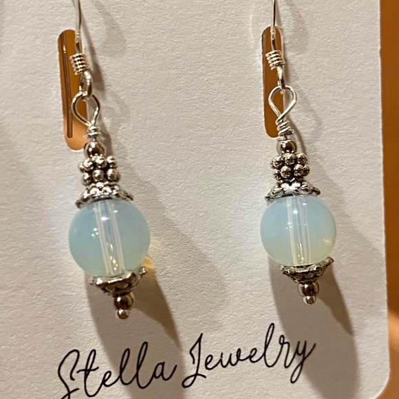 Jewelry - Pretty Moonstone opal earrings